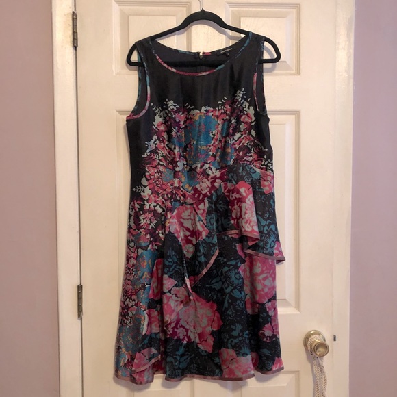 Nanette Lepore Dresses & Skirts - 100 % Silk dress Nanette Lepore an absolutely fabulous sleeveless dress sz 12
